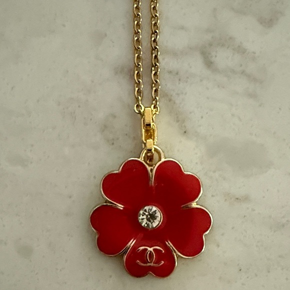 CHANEL Gold and Red Clover Necklace (authentic Chanel pull - upcycled) - Picture 1 of 8